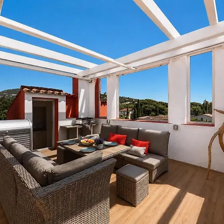 Panoramic Sea View, Rooftop, Air Conditioning, 2 Bedrooms, Parking Apartman Grimaud